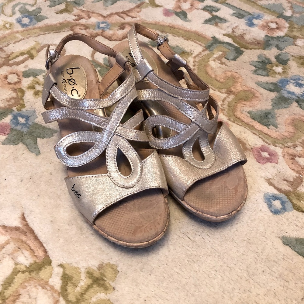 b.o.c. Women's Gold Sandals